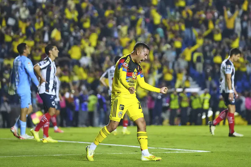 Erik Sánchez festejando en la victoria de las Águilas en contra de Rayados | Imago7