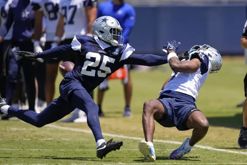 Andrew Booth y George Pickens en entrenamiento con Cowboys | AP