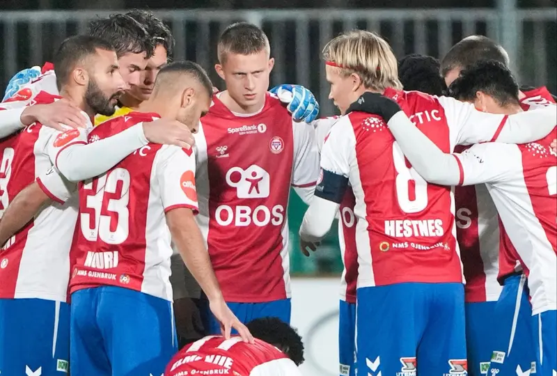 Jugadores del KFUM Oslo durante un partido | X: @KFUMOslo