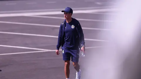 Jugador de Chivas llegando a Toluca para J8 l X:Chivas