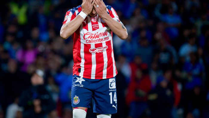 Chicharito en lamento en el Clausura 2026 tras fallar penal ante Cruz Azul | IMAGO 7