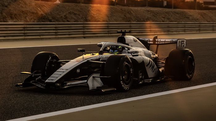 Checo Pérez en el MAC-26 de Cadillac | X: @Cadillac_F1