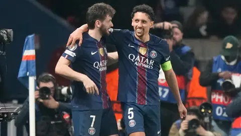 Marquinhos y Kvaratskhelia festejan uno de los goles del PSG vs Mónaco en la Champions League | AP