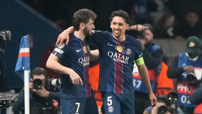 Marquinhos y Kvaratskhelia festejan uno de los goles del PSG vs Mónaco en la Champions League | AP