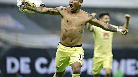 Michael Arroyo tras anotarle gol. Tigres en la final e la Concachampions | IMAGO7