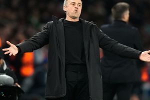 Luis Enrique durante el partido PSG vs Mónaco de la Champions League | AP