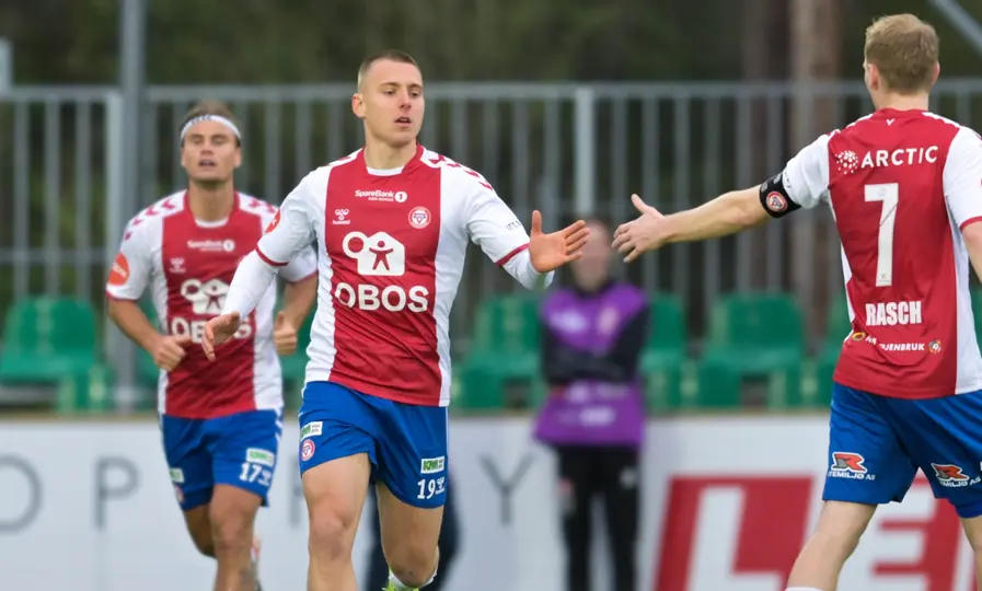 Jugadores del KFUM Oslo durante un partido | X: @KFUMOslo