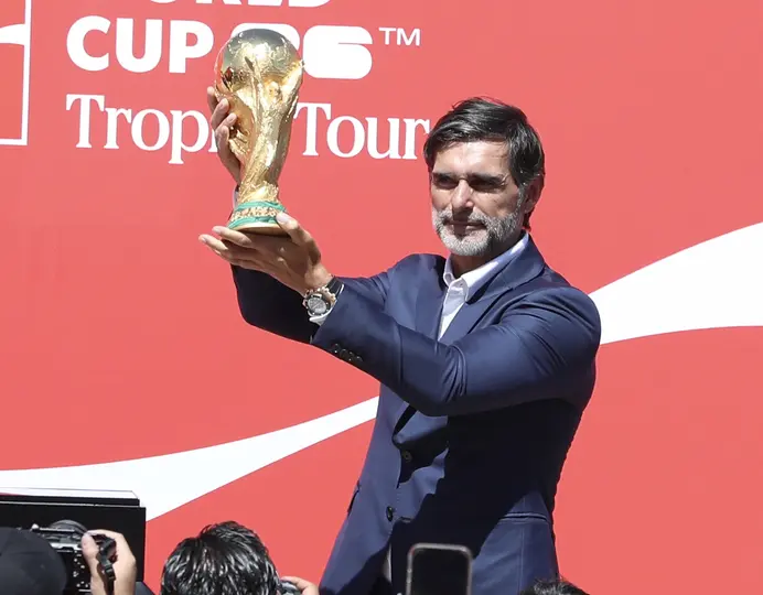 Roberto Ayala con la Copa del Mundo | GINA
