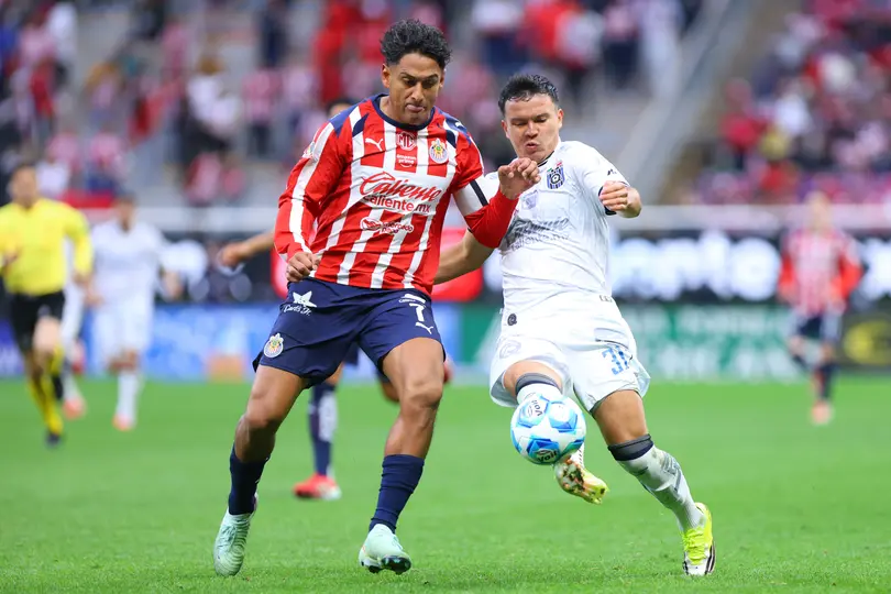 Luis Romo, jugador de Chivas, regresa a las convocatorias | IMAGO7