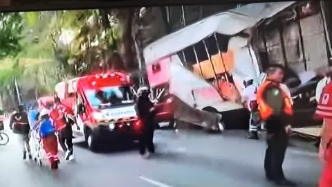 Autoridades confirmaron un saldo actualizado de 10 personas lesionadas./ X:@LupitaJuarezH
