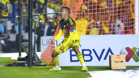 'Chiquito' Sánchez festeja tras un gol de América en contra de Rayados | IMAGO7