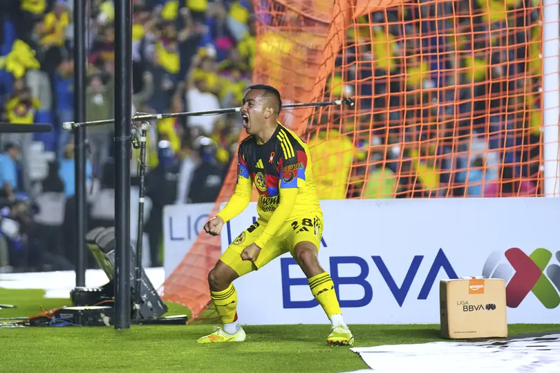 'Chiquito' Sánchez festeja tras un gol de América en contra de Rayados | IMAGO7