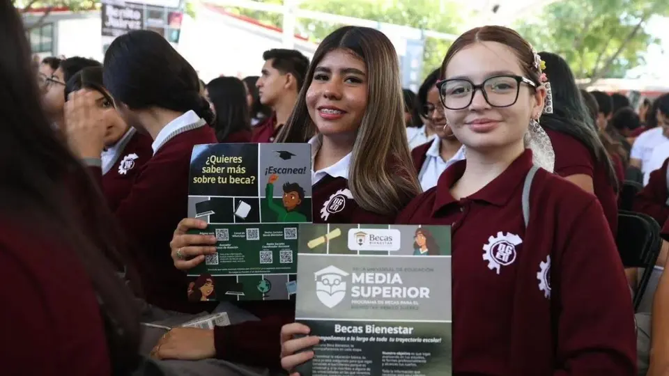 Estudiantes de nivel medio superior podrán recibir hasta 11,600 pesos en un solo depósito./ RS