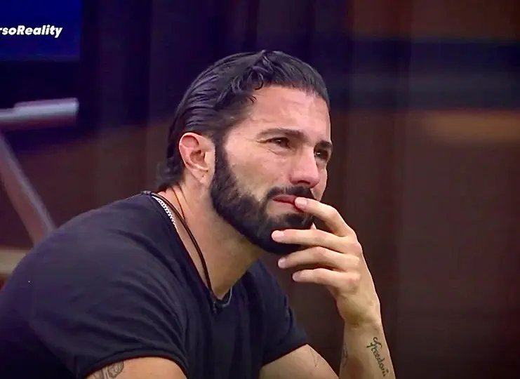 El influencer mandó mensajes de audio al periodista para que dejara de hablar de su show o tendrían problemas / FB: @PDenigrisOficiaal