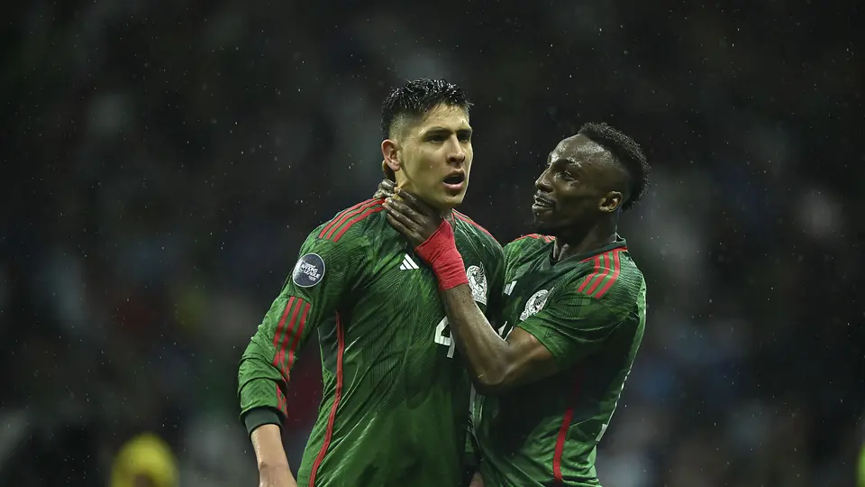Edson Álvarez y Julián Quiñones festejando el gol de México ante Honduras en la Nations League 2023 | IMAGO7