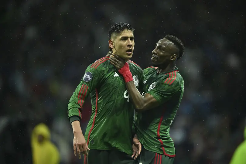 Edson Álvarez y Julián Quiñones festejando el gol de México ante Honduras en la Nations League 2023 | IMAGO7