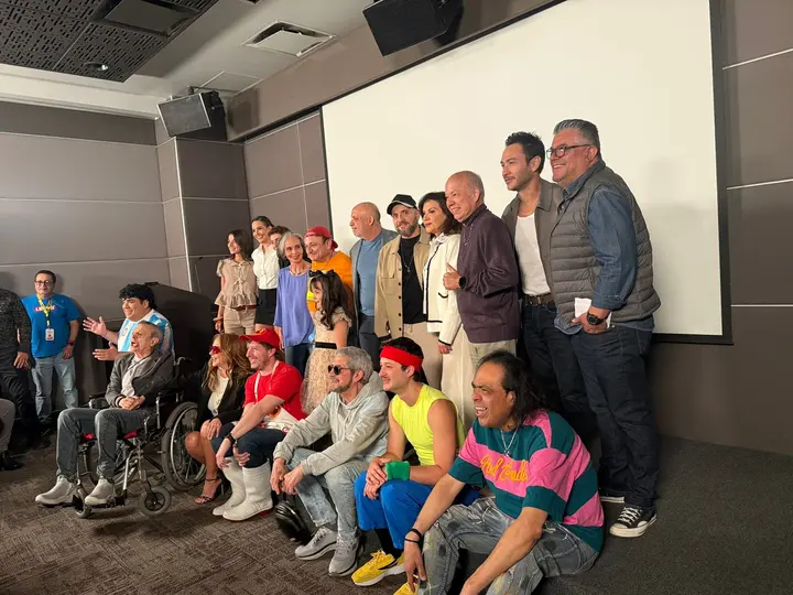 Vecinos celebra 21 años de éxito con el estreno de nuevas temporadas y sorpresas para sus fans.