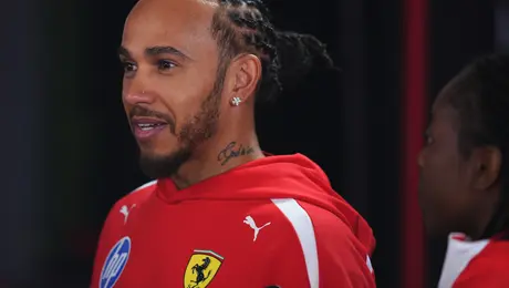 Lewis Hamilton defiende la nueva F1 y responde a las críticas de Max Verstappen