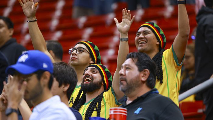 Aficionados apoyan a Jamaica en el Estadio Akron| MEXSPORT