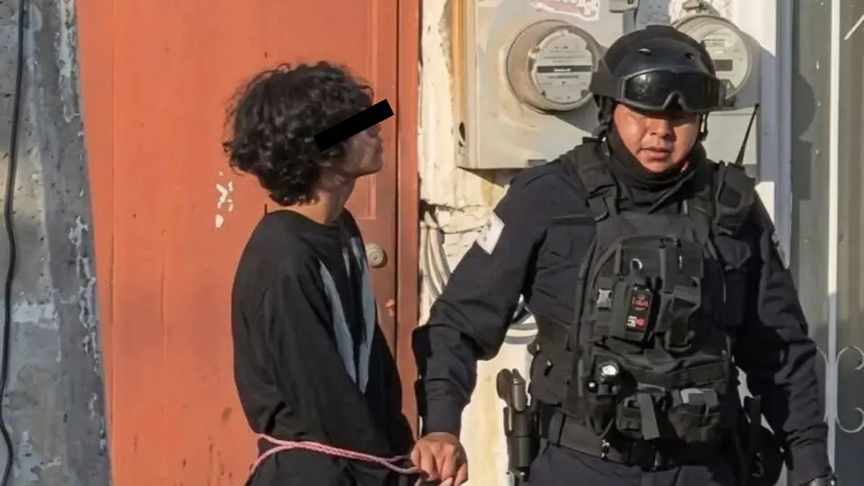 El joven fue detenido después de disparar contra dos maestras de una preparatoria en Michoacán / Redes Sociales