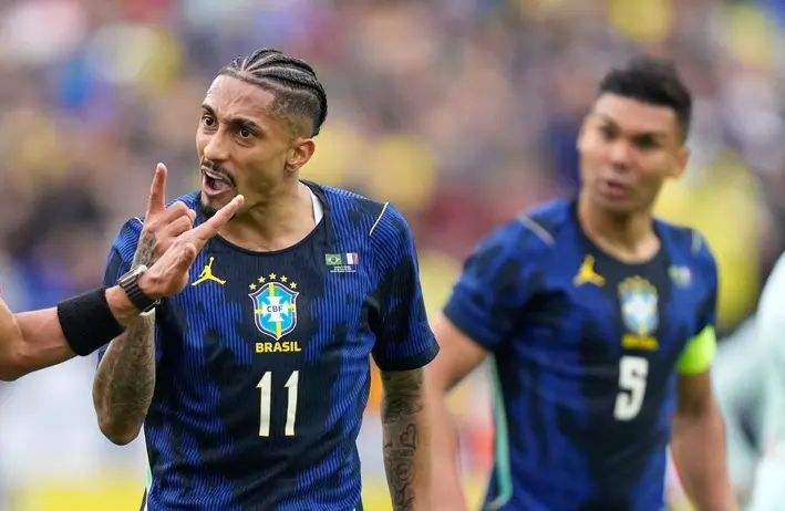 Raphinha jugó 45 minutos ante Francia | AP