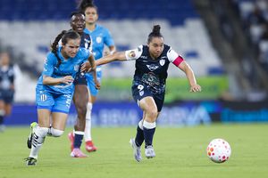 Valeria del Campo se enfrenta a Charlyn Corral en la Liga MX Femenil | IMAGO 7