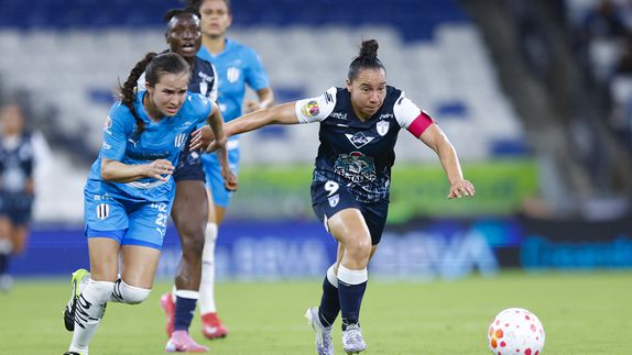 Valeria del Campo se enfrenta a Charlyn Corral en la Liga MX Femenil | IMAGO 7