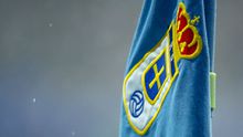 Banderín de tiro de esquina con el escudo del Real Oviedo | X: @RealOviedo