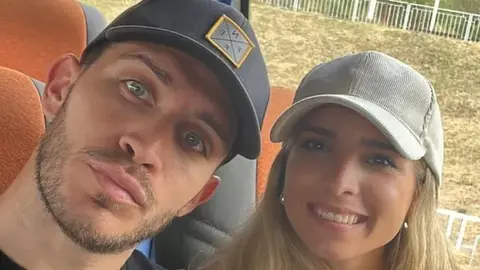 Santiago Martínez y Emily Ceco se conocieron en un reality. / RS