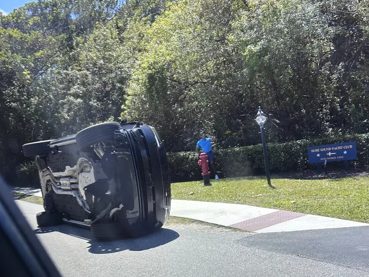 Así quedó el auto de Tiger Woods l AP