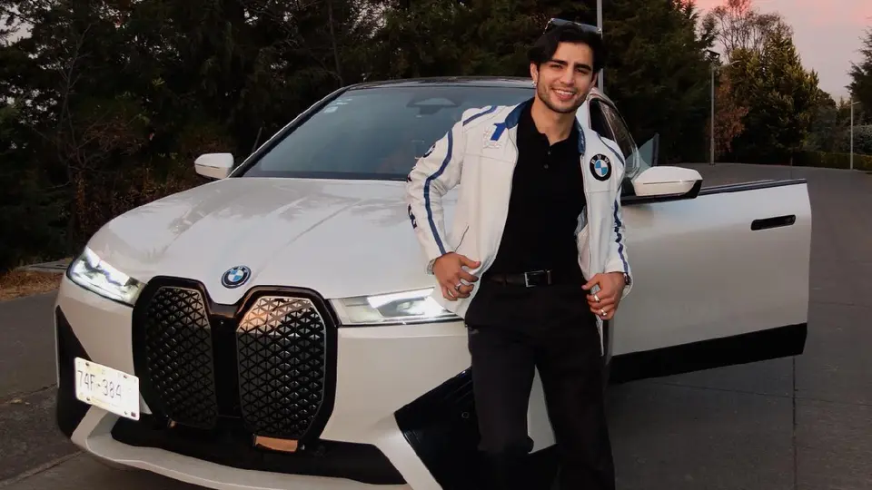 El influencer fue asaltado al sur de la CDMX cuando viajaba en compañía de su madre / FB: @Aaronmercurioo