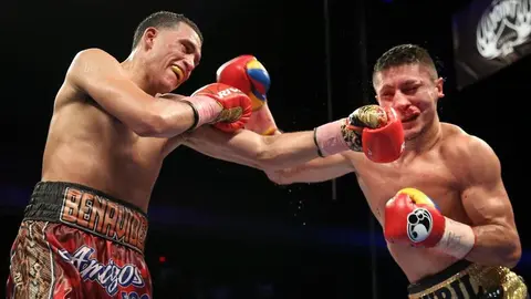 David Benavidez tirando un golpe l X: @Benavidez300