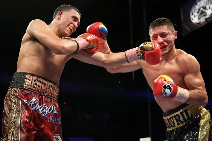 David Benavidez tirando un golpe l X: @Benavidez300