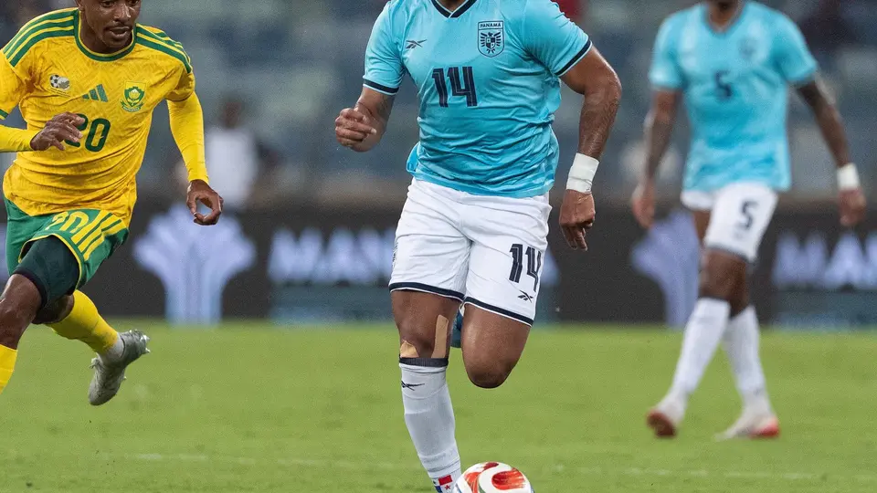 Harvey controlando el balón l X: @fepafut