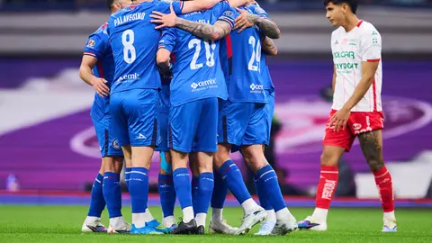 Jugadores de Cruz Azul celebrando una anotación ante Necaxa | MEXSPORT
