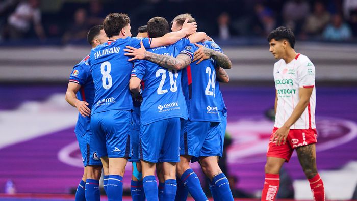 Jugadores de Cruz Azul celebrando una anotación ante Necaxa | MEXSPORT