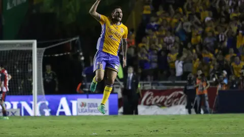 Gignac firmando su doblete en la Final de Ida en 2017 | Imago7