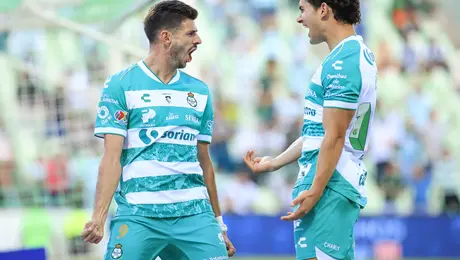 Santos Laguna propina goleada a un desangelado Monterrey
