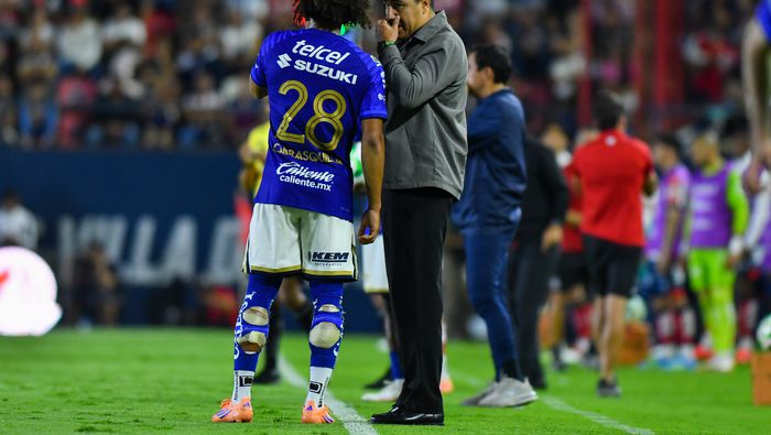 Efraín Juárez con Adalberto Carrasquilla en el Clausura 2026 de la Liga MX | IMAGO 7