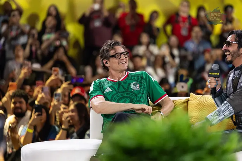 El actor de The Mandalorian & Grogu no pudo contener las lágrimas ante la ovación del público./ IG: Epic Zone Mx