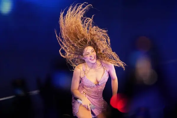 Un trabajador murió durante el montaje del concierto de Shakira en Copacabana, Río de Janeiro./ AP
