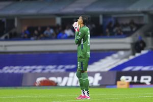 Kevin Mier alcanza los 100 partidos con Cruz Azul