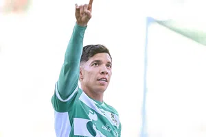 ¡Para cerrar el estadio! Golazo de chilena de Aldo López contra Rayados