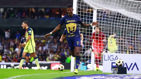 Washington Corozo en el Pumas vs América en la Liguilla del Apertura 2021 | IMAGO 7