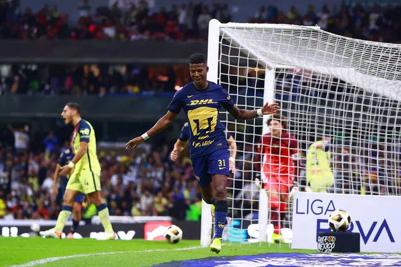 Washington Corozo en el Pumas vs América en la Liguilla del Apertura 2021 | IMAGO 7