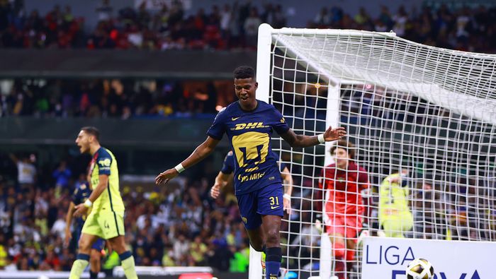 Washington Corozo en el Pumas vs América en la Liguilla del Apertura 2021 | IMAGO 7