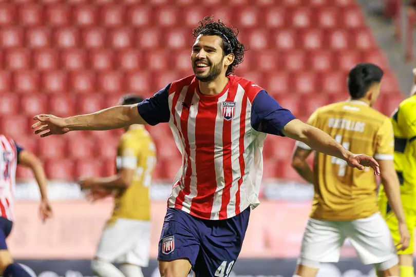 Vladimir Moragrega podría fortalecer la zona ofensiva de Chivas | IMAGO7