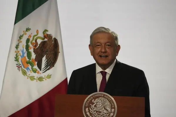El empresario mexicano afirmó que la promesa de revisar la concesión de Telmex quedó pendiente al finalizar el gobierno de López Obrador. / AP
