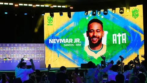 Neymar sorprende con su llegada a la Selección de Brasil