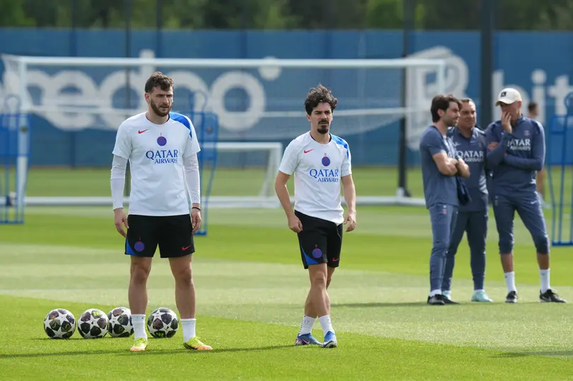 Khvicha Kvaratskhelia en entrenamiento con PSG previo a la Final de Champions League | AP